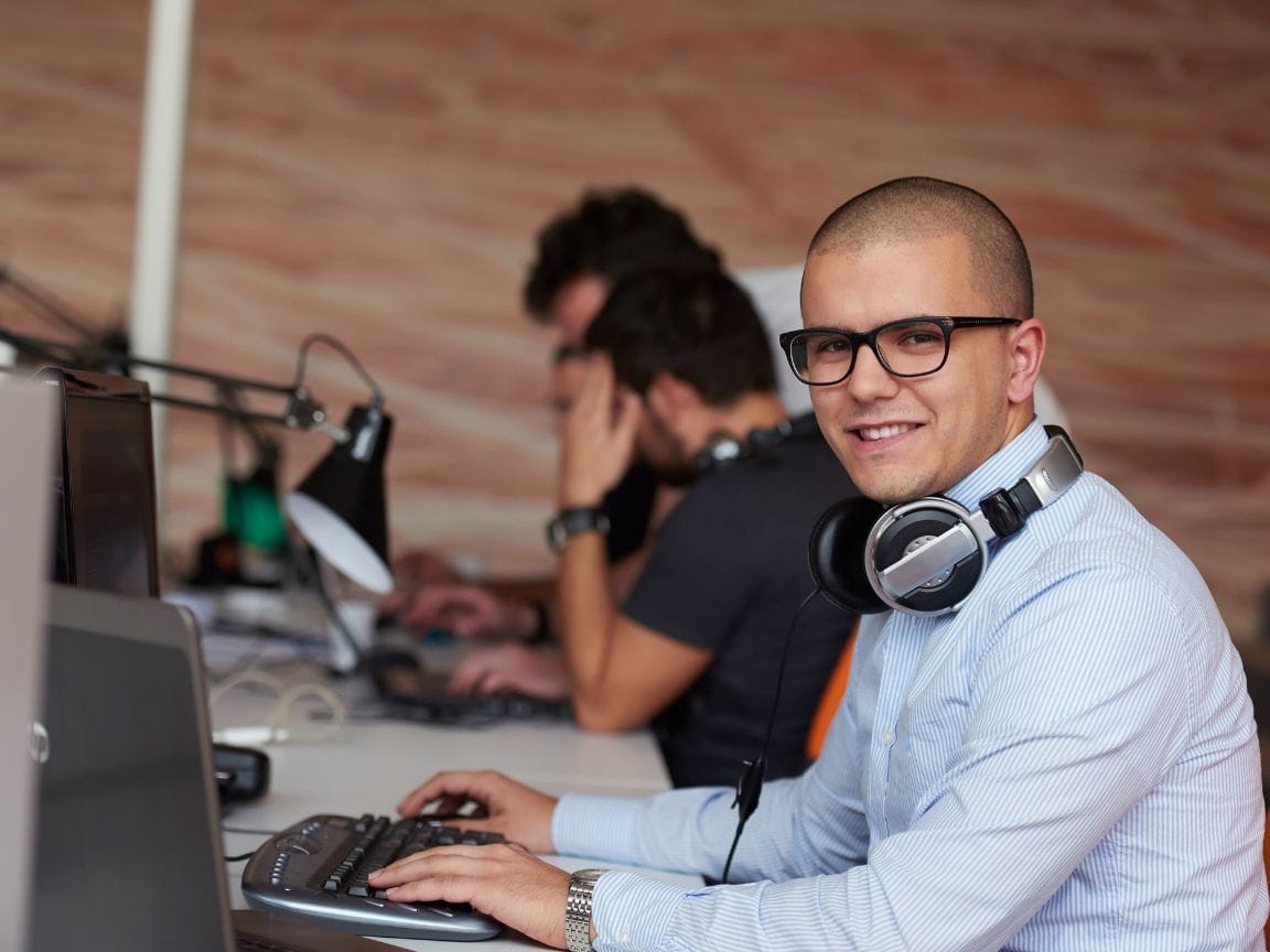 Man at computer looking at Saas Jim2 screen