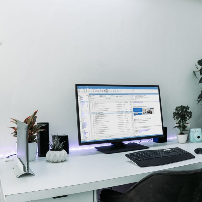 Desktop computer with Jim2 screen email integration